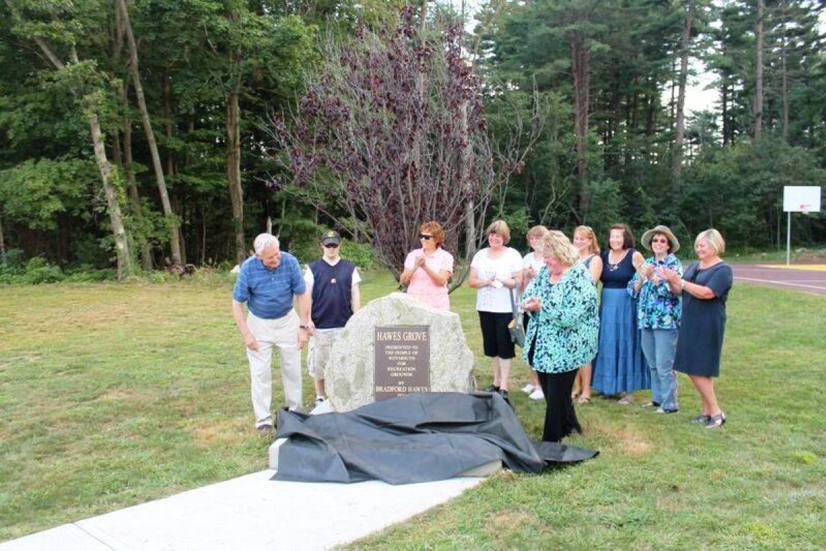 Mayor Kay unveils new dedication plaque with Bradford Hawes family descendants.