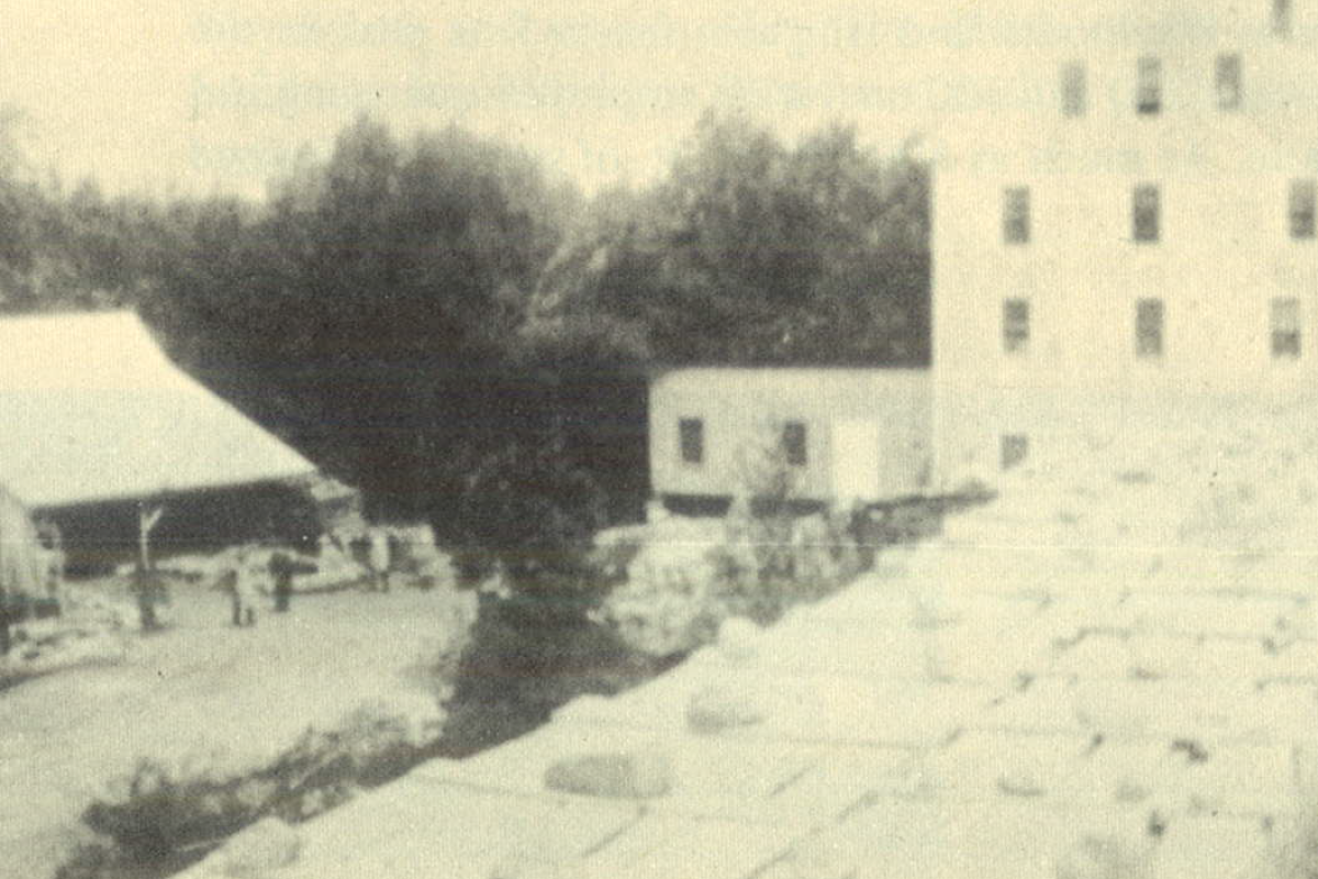 Reuben Loud’s Mill at Mill Street.  Source: Weymouth 350 Anniversary Booklet 