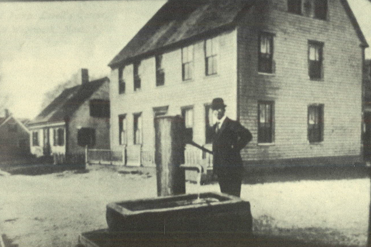Old pump and water trough at Lovell’s Corner (1914).  Source: Weymouth 350 Anniversary Booklet